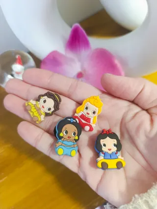 4 DIJES CROCS PRINCESAS DISNEY