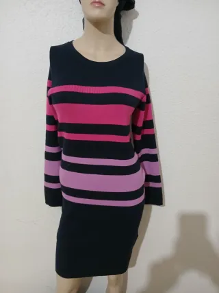 Vestido de rayas azul marino y rosa