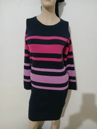 Vestido de rayas azul marino y rosa