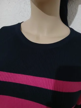 Vestido de rayas azul marino y rosa