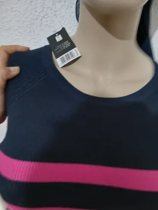 Vestido de rayas azul marino y rosa