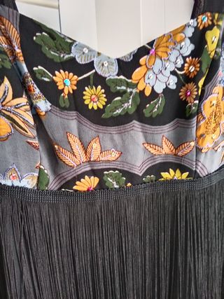 Vestido de fiesta con flecos