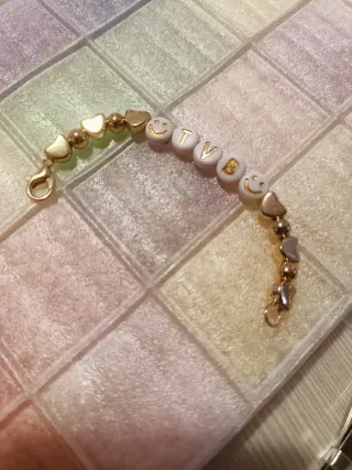 Braccialetto con lettere e cuori