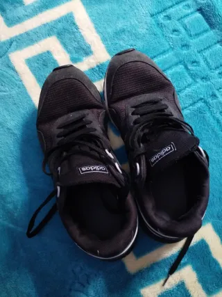 Zapatillas Adidas Negras y Grises