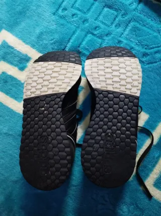 Zapatillas Adidas Negras y Grises