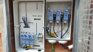 Caja contador eléctrico trifásico Temeica