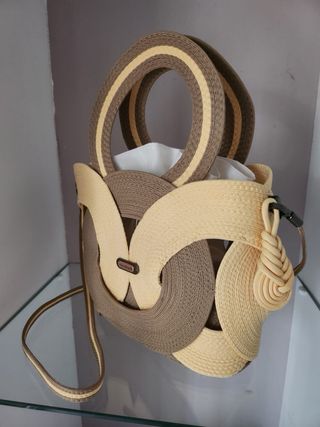 Bolso de mano tejido a mano