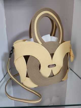 Bolso de mano tejido a mano