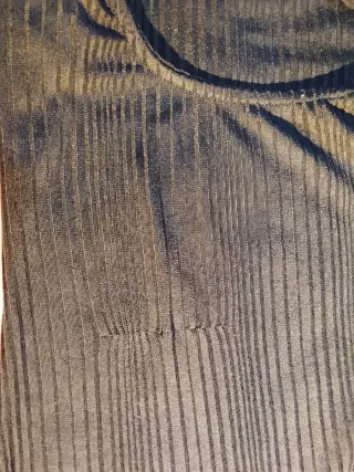 Camiseta manga larga negra espalda semiabierta