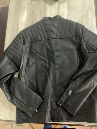 Chaqueta de cuero negra
