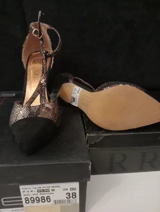 Zapatos de tacón fiesta pitón negro y dorado