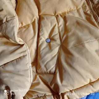 Cazadora acolchada Pull&Bear amarilla