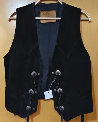 Chaleco Piel Vuelta Con Conchos Negro vintage