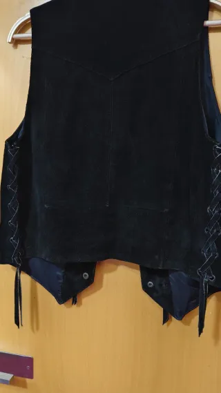 Chaleco Piel Vuelta Con Conchos Negro vintage