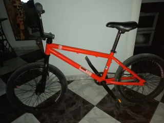 Bicicleta BMX Roja