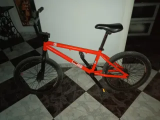 Bicicleta BMX Roja