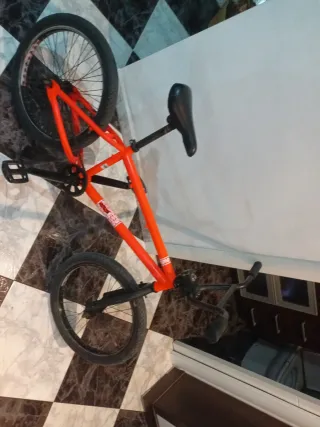 Bicicleta BMX Roja