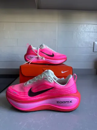 Nike Vomero Plus Rosa/Rojo