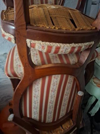 Mesa de mármol desmontada de 2m de largo y sillas.