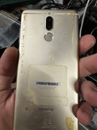 2 Huawei smartphone