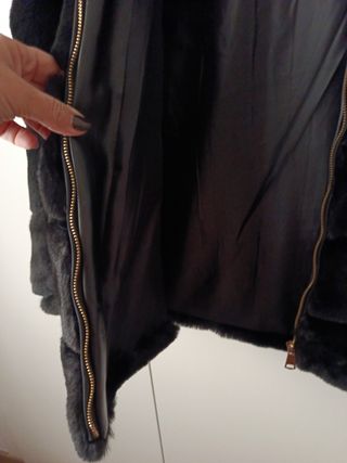 Chaquetón pelitos negro talla L.
