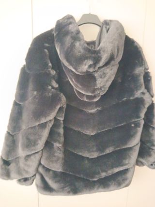 Chaquetón pelitos negro talla L.