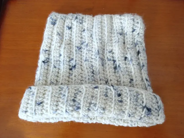 Gorros artesanales de ganchillo hechos a mano.