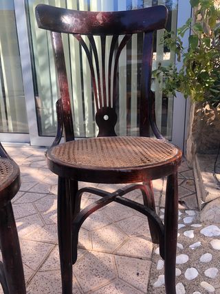 Sillas Tonet de madera con asiento de rejilla