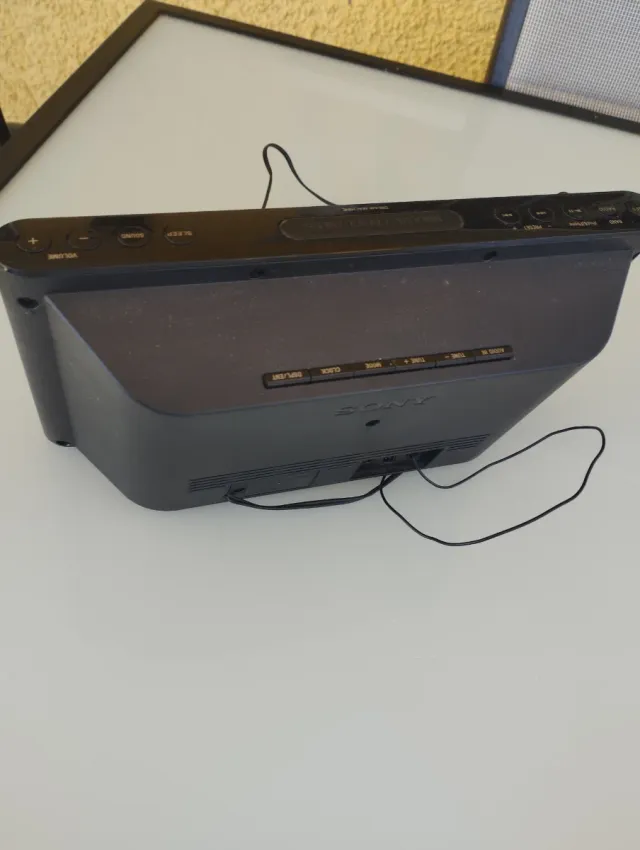 Radio Reloj Cargador iPhone Sony