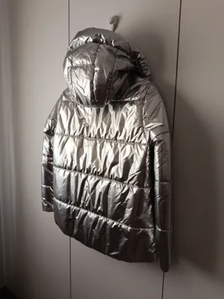 Chaqueta plateada acolchada