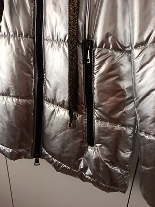Chaqueta plateada acolchada