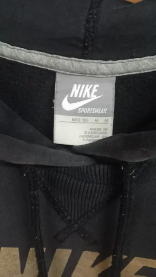 Felpa Nike con logo dorato