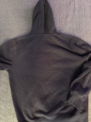 Sudadera Carhartt con bordado naranja