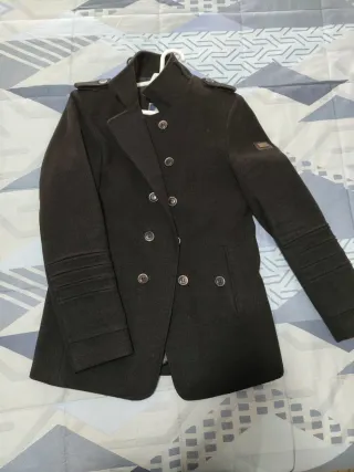 Abrigo negro doble botonadura