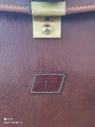 Maletín de piel marrón