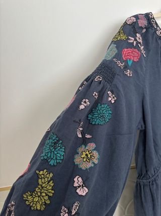 Vestido Zara bordado floral azul