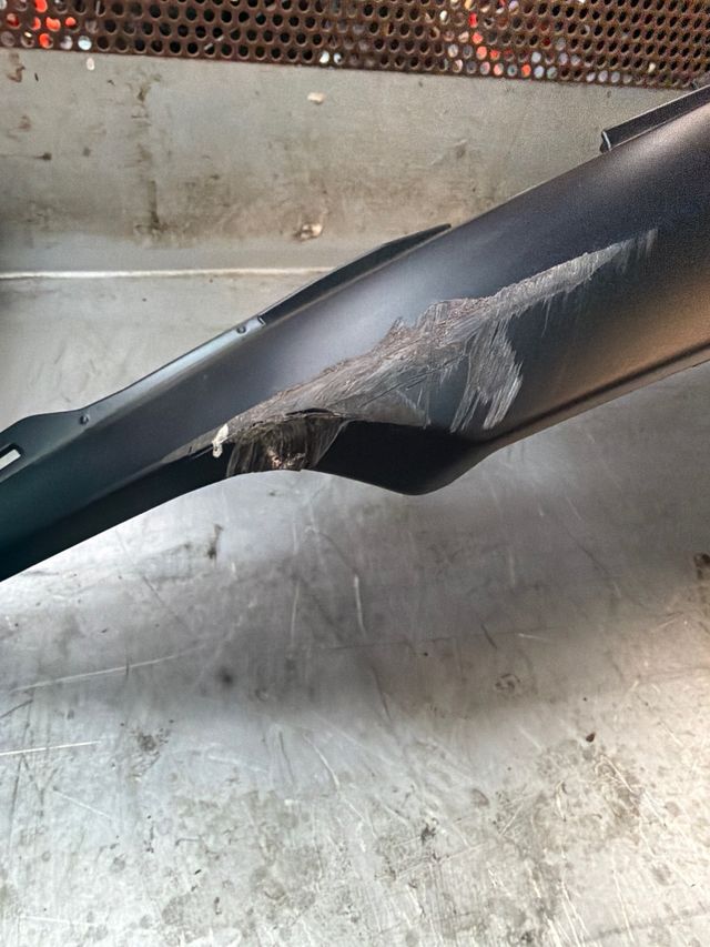 Tapa colín derecha Yamaha T-Max 560 2023