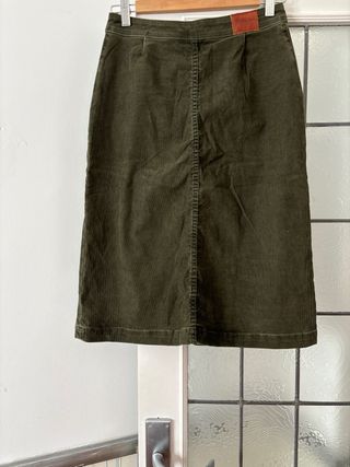 Falda verde midi con botones