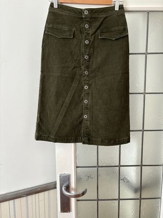 Falda verde midi con botones