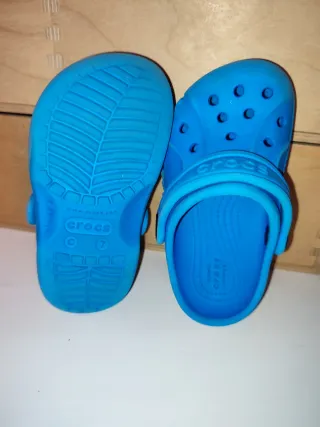 Chinelos Crocs Azuis Tamanho 24/25