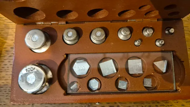 Antico set di pesi sovietici