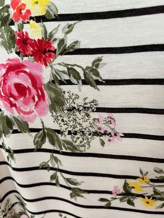 Camiseta de tirantes floral con rayas
