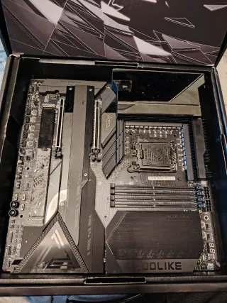 Scheda Madre MSI MEG Z790 Godlike Max