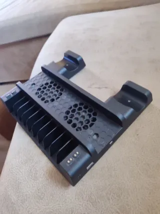 Soporte Vertical PS4 con Refrigeración