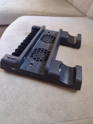 Soporte Vertical PS4 con Refrigeración