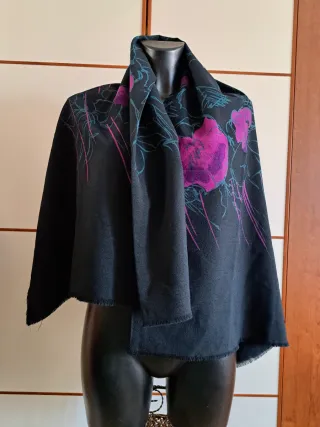 Maxi foulard con fiori fucsia viola