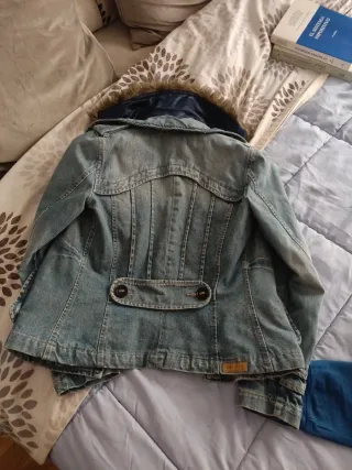 Chaqueta vaquera con forro interior y pelo cuello