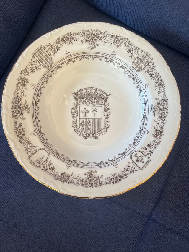 7 Platos Hondos Escudo Aragón Borde Dorado