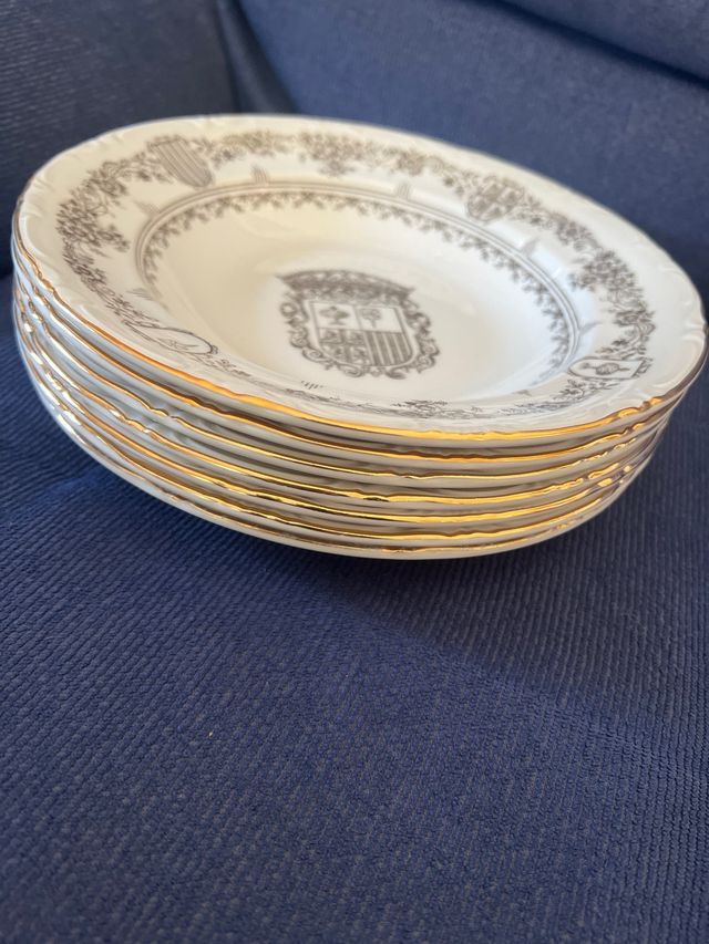 7 Platos Hondos Escudo Aragón Borde Dorado