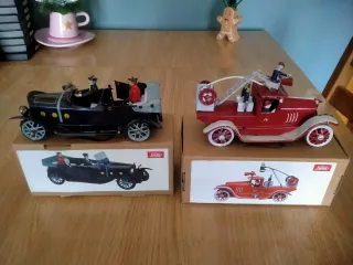 Giocattoli di latta con corda